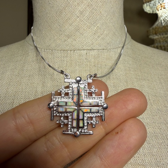 Silver Jerusalem Cross that opens to necklace - Picture 9 of 15